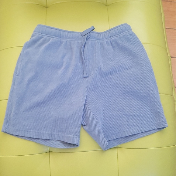 Negative Space Shorts - Picture 1 of 4